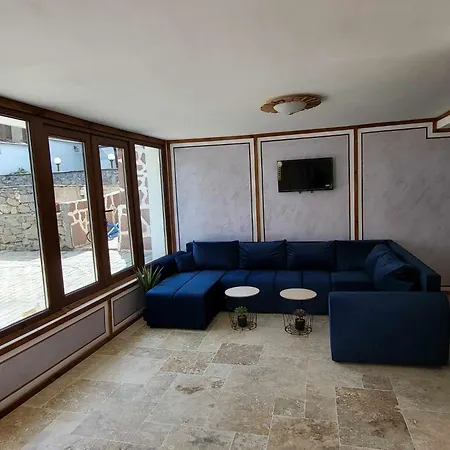 Oldhouse コプリフシティツァ